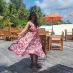 Kaniha Instagram - How can I not do a தமிழ் reel 😬 Vibin the right way ❤️ I never shy away from being myself----- wherever whenever!! Thanks a bunch to @touronholidays for putting together this vacay for us❤️ Can't wait to explore more!! PS: post ankle fracture 😝😝 #tamilreels #reelitfeelit #Maldives #sunsiyamolhuveli #happyme Sun Siyam Olhuveli