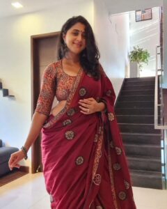 Kaniha Instagram - Smile is the most beautiful curve they say!

#smile
#sareelove #haveitflauntit #confidence#realnotperfect
