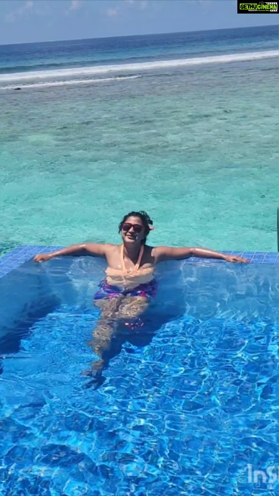 Kaniha Instagram - Yolo!! A blissful getaway at Maldives with ma familia❤ @touronholidays you guys are amazing! @sunsiyamolhuveli This resort is nothin but paradise!! Life is beautiful!! #maldives #olhuveli #beachvibes #yolo #holidays