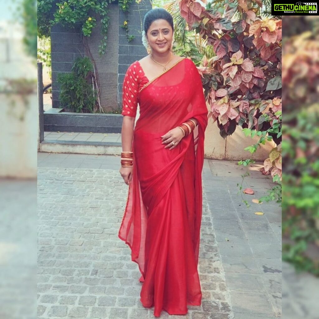 Kaniha Instagram - Lady in Red❤ Draped in this pretty red saree from @laagire Less is more!! #redsaree #saree #sixyardsofelegance #loveforsaree Chennai, India