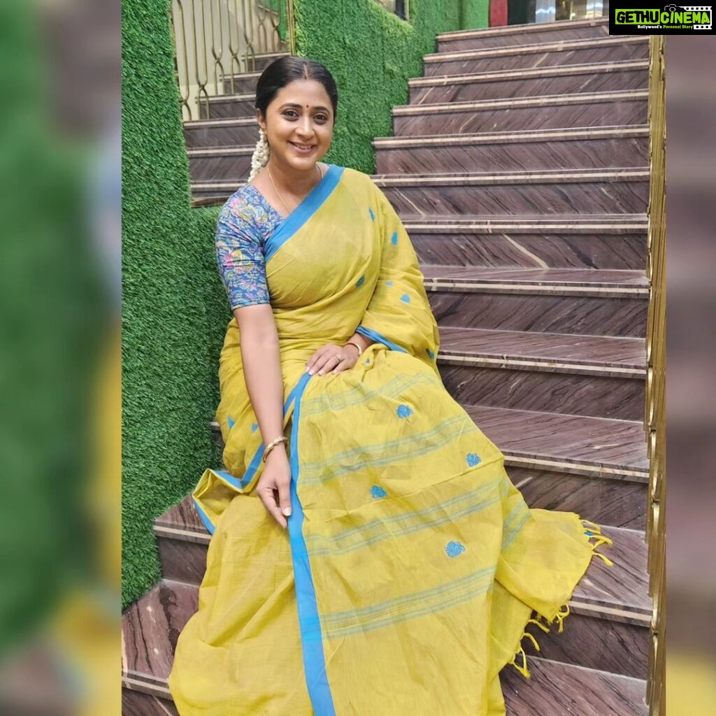 Kaniha Instagram - அந்த தமிழச்சி vibes ❤ #saree #tamilponnu #maduraiponnu #mallipoo @_singaariofficial_ comfortable and pretty saree n blouse ❤ Chennai, India