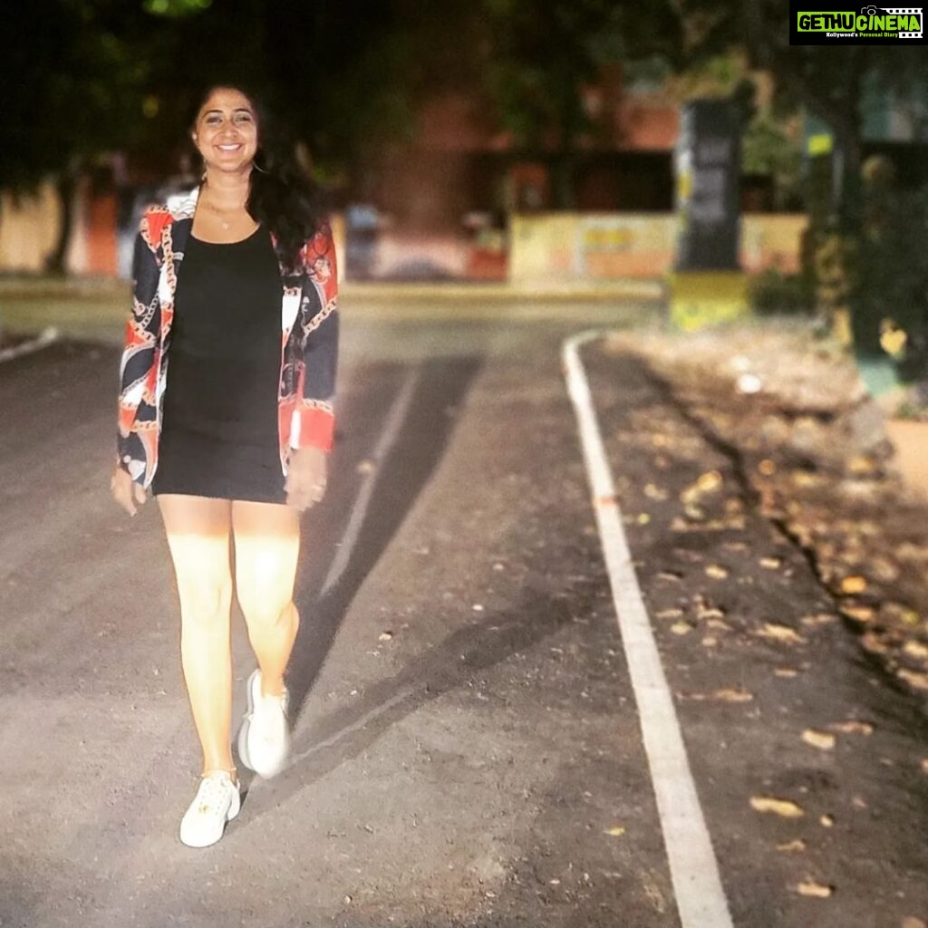 Kaniha Instagram - That joy when I can finally walk after what seems like the longest 10 weeks!! ❤ #streetphotography #night #happyme #nightstreet Chennai, India