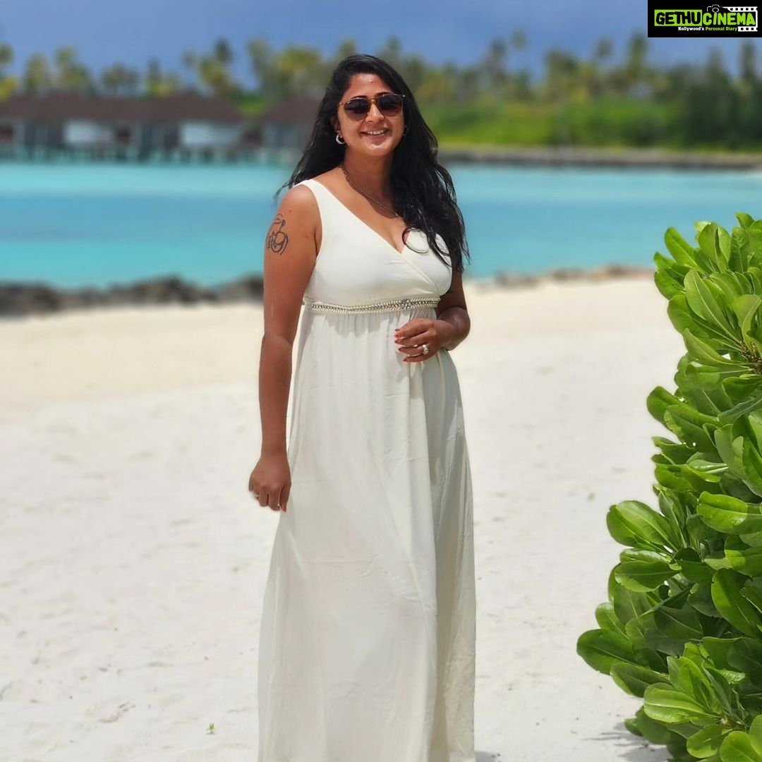 Kaniha Instagram - All good things come to an end, so we can seek greater things 🙂 My eyes have captured the best visuals, My heart is filled with happiness, And I take back great memories! Buh- bye Maldives!!💙 A beach person then, now and always!❤️ And that's a wrap at Maldives @sunsiyamolhuveli A big shout out to @touronholidays for puttin this trip together for us. #holidays #Maldives #happyme #50shadesofblue Sun Siyam Olhuveli