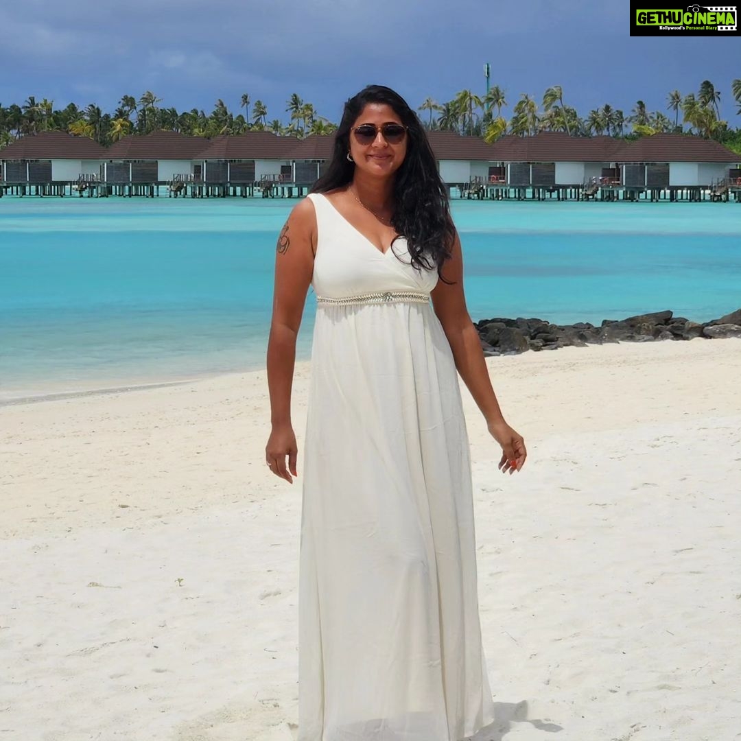 Kaniha Instagram - All good things come to an end, so we can seek greater things 🙂 My eyes have captured the best visuals, My heart is filled with happiness, And I take back great memories! Buh- bye Maldives!!💙 A beach person then, now and always!❤️ And that's a wrap at Maldives @sunsiyamolhuveli A big shout out to @touronholidays for puttin this trip together for us. #holidays #Maldives #happyme #50shadesofblue Sun Siyam Olhuveli