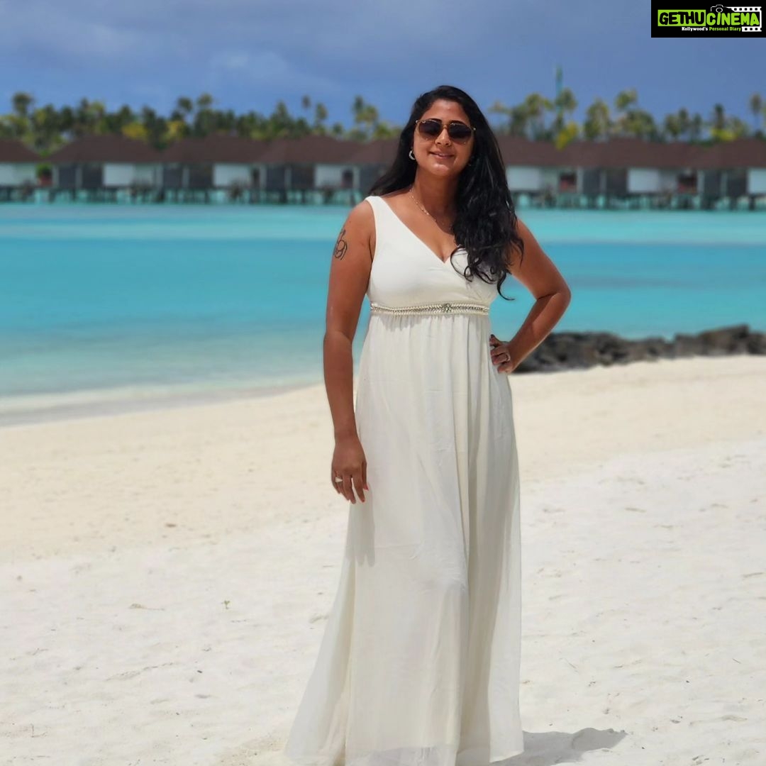 Kaniha Instagram - All good things come to an end, so we can seek greater things 🙂 My eyes have captured the best visuals, My heart is filled with happiness, And I take back great memories! Buh- bye Maldives!!💙 A beach person then, now and always!❤️ And that's a wrap at Maldives @sunsiyamolhuveli A big shout out to @touronholidays for puttin this trip together for us. #holidays #Maldives #happyme #50shadesofblue Sun Siyam Olhuveli