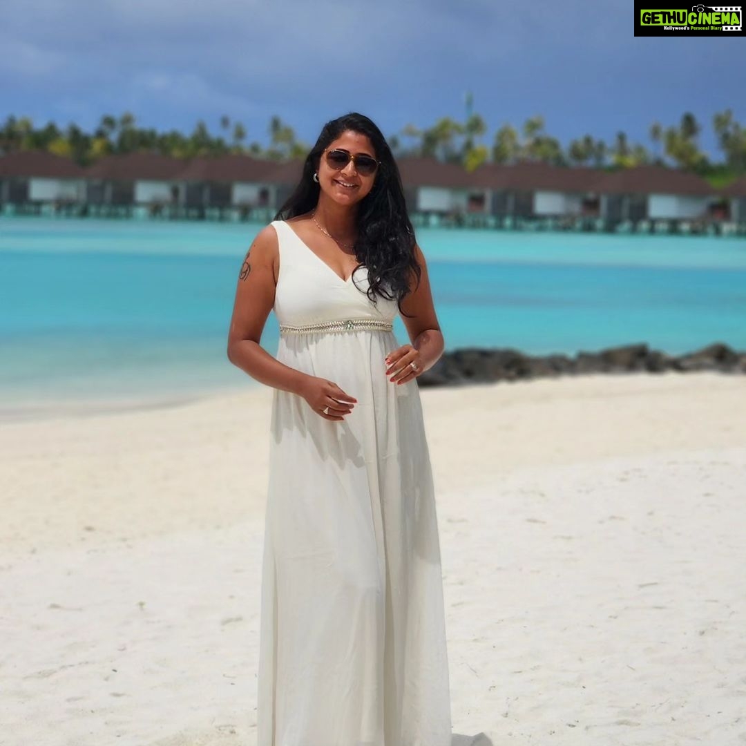Kaniha Instagram - All good things come to an end, so we can seek greater things 🙂 My eyes have captured the best visuals, My heart is filled with happiness, And I take back great memories! Buh- bye Maldives!!💙 A beach person then, now and always!❤️ And that's a wrap at Maldives @sunsiyamolhuveli A big shout out to @touronholidays for puttin this trip together for us. #holidays #Maldives #happyme #50shadesofblue Sun Siyam Olhuveli