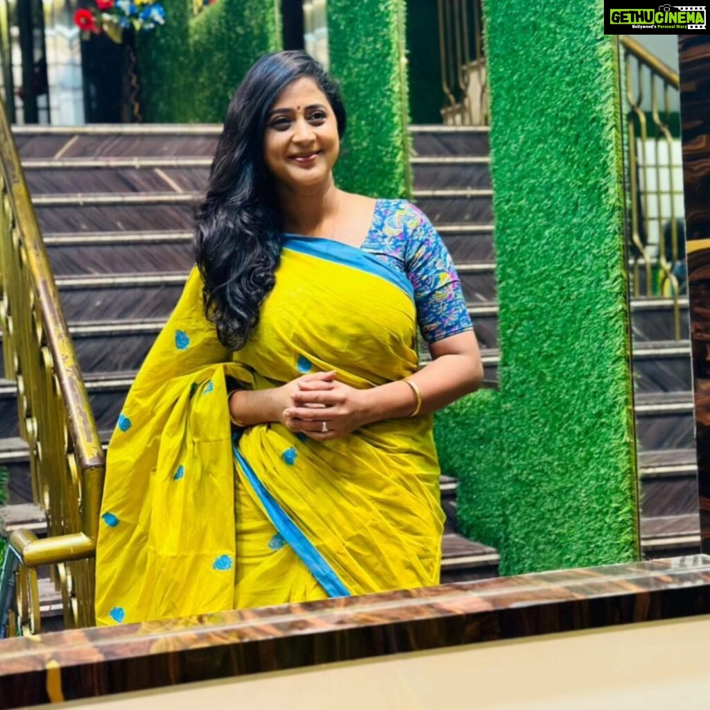 Kaniha Instagram - அந்த தமிழச்சி vibes ❤️ #saree #tamilponnu #maduraiponnu #mallipoo @_singaariofficial_ comfortable and pretty saree n blouse ❤️ Chennai, India