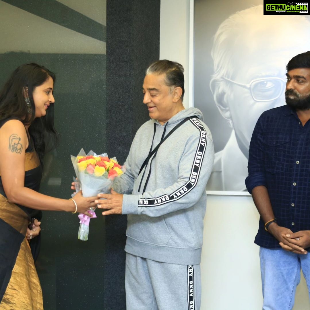 Kaniha Instagram - The OMG moment for me!! At #yoyk audio release. I stood there in awe, in adulation, admiration, respect totally speechless.. His energy and aura is something else❤️ He is Kamalhaasan for a reason. Thank you Sir. Thank you universe. Loveeeeee ya !! @ikamalhaasan Chennai, India