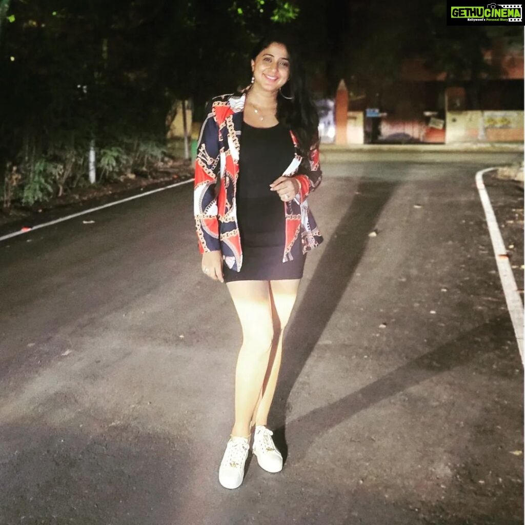 Kaniha Instagram - That joy when I can finally walk after what seems like the longest 10 weeks!! ❤ #streetphotography #night #happyme #nightstreet Chennai, India
