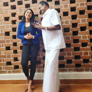 Kaniha Instagram - Edhirneechal fans??
Comeon caption this...
🙂🙂🙂
Eshwari & Aadhi Gunasekar mind voices be like..

கொஞ்சம் fun கொஞ்சம்  jolly!

#edhirneechal #suntv #ethirneechal