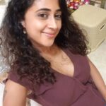 Kaniha Instagram - Conversations with my hair: Dear hair of mine, Are u wavy or curly or straight ?? Pls tell me!! 😛😛😛😛 Chennai, India