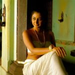 Kaniha Instagram - These clicks from the movie 'Pazhassiraja' are so special. Absolutely love the lighting, the tone, the no make up period look. Each frame looked like a live painting. With this movie I lived my dream of starring in a period biopic film. A million thanks to Director Hariharan Sir. Clicked by our cinematographer Manoj Sir @manoj_pillai_dop himself. Some pictures leave behind a 1000 memories. These sure do! #memories #memoriesforlife #pazhassiraja #kaitherimakkam #hariharansir