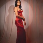 Kanika Mann Instagram - Painting it red ❤️ . . . . Styled by: @styleitupbyaashna Shot & edited by: @deepak_das_photography @kakali_das_photography Outfit: @labelmuslin Hair & Makeup: @celebsmakeupbysejal @makeoverbysejalthakkar