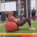 Kanika Mann Instagram - This was fun 🤩 @sunnyshetty_ Let’s make our workout Swiss ball friendly from now 💃