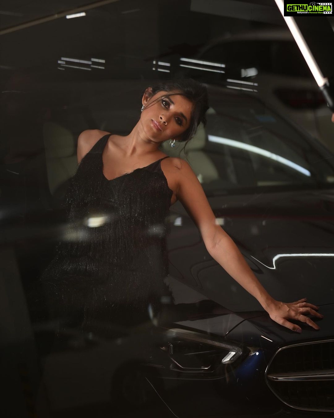 Kanika Mann Instagram - Sorry I used your car to pose ๐ Styled by: @styleitupbyaashna Shot by @deepak_das_photography @kakali_das_photography Outfit: @sonarshbysona Hair & Makeup: @celebsmakeupbysejal @makeoverbysejalthakkar