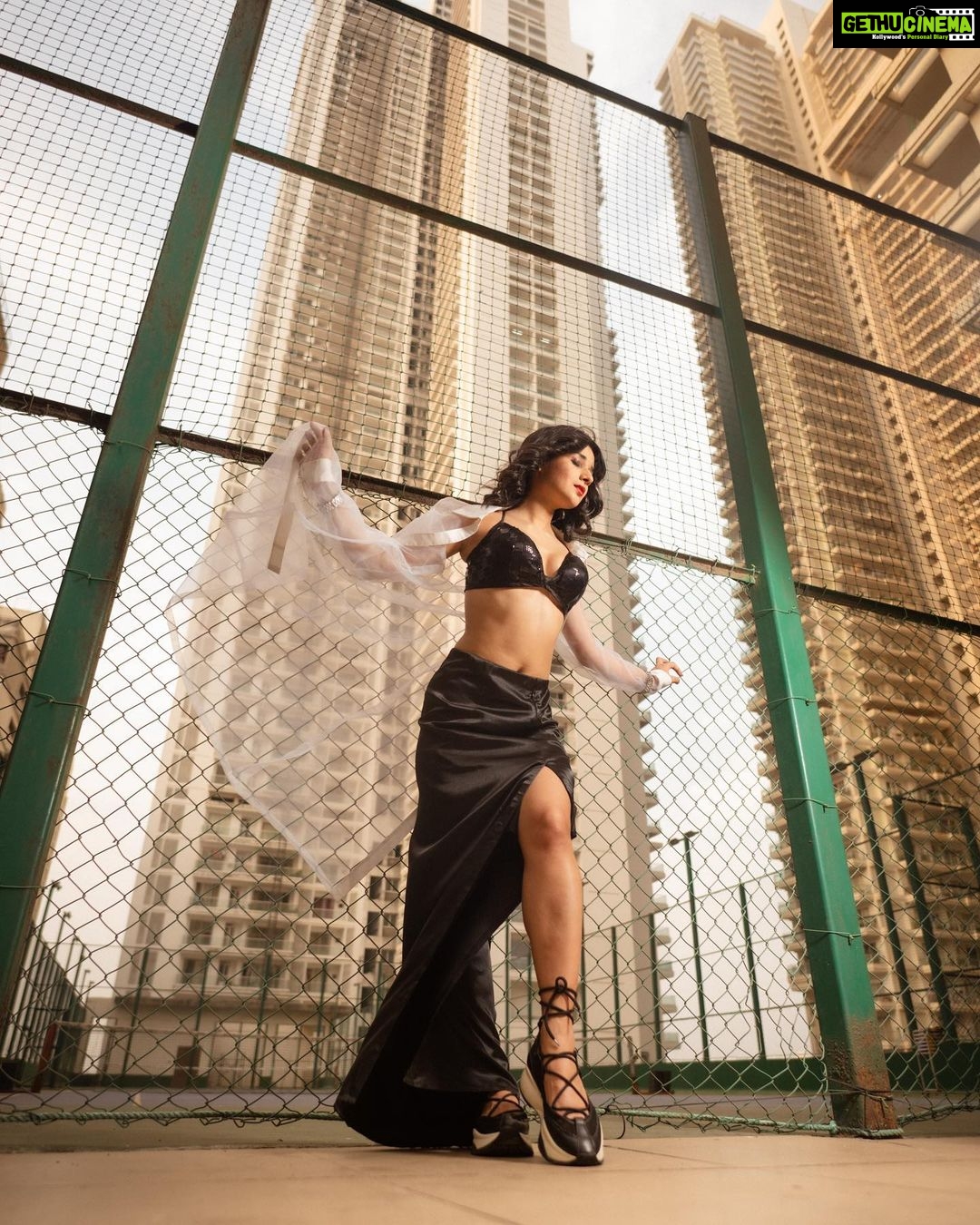 Kanika Mann Instagram - Which game you best at ?? . . . Styled by: @styleitupbyaashna Shot & edited by: @deepak_das_photography @kakali_das_photography Outfit: @cladclan Hair & Makeup: @celebsmakeupbysejal @makeoverbysejalthakkar #kanikamann