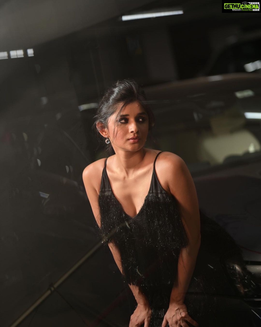 Kanika Mann Instagram - Sorry I used your car to pose ๐ Styled by: @styleitupbyaashna Shot by @deepak_das_photography @kakali_das_photography Outfit: @sonarshbysona Hair & Makeup: @celebsmakeupbysejal @makeoverbysejalthakkar