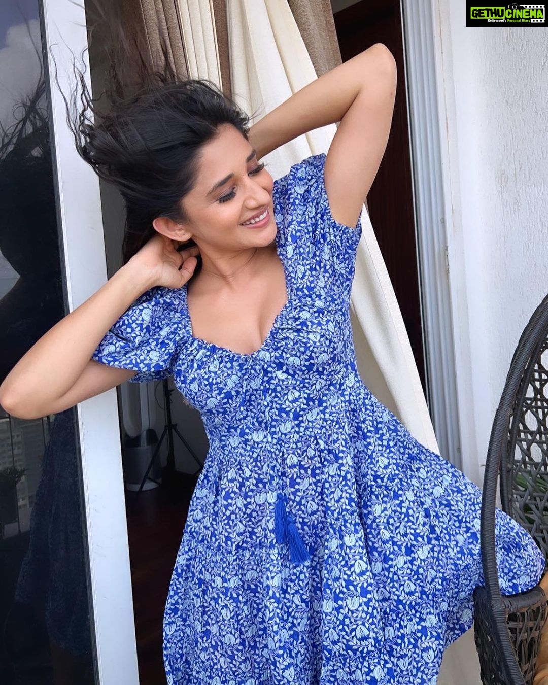 Kanika Mann Instagram - Ye dunia saari टूटी फूटी 🙃 Par m toh hu क्यूटी 😋