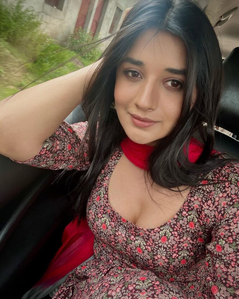 Kanika Mann Instagram - Jidhar v vekhan mnu jatt disda 🥰