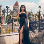 Kanika Mann Instagram - Since you love me in black 🕷️ . . . . Styled by: @styleitupbyaashna Outfit: @purvisethiacouture Photography: @mirajverma_photography Makeup & Hair: @celebsmakeupbysejal @makeoverbysejalthakkar
