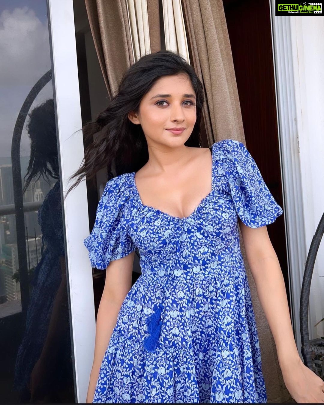 Kanika Mann Instagram - Ye dunia saari टूटी फूटी 🙃 Par m toh hu क्यूटी 😋