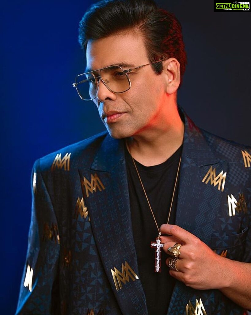 Karan Johar Instagram - Diffuse by @manishmalhotra05 is proof of his immense ability to be relevant to the times…. Evolution and Diffusion go hand in a hand and with aplomb , glamour and style!!!! More power to his passion …… styled by @ekalakhani in @manishmalhotraworld 📷 @maajidkhan88