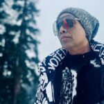 Karan Johar Instagram - The advantage of your DOP waiting for weather is that I get to pose for him 📷 @manushnandandop ! #rockyaurranikipremkahani