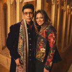 Karan Johar Instagram - Hum Saath Saath hai….#sidkiarakishaadi @putlu @aartishetty @bindraamritpal @pooja__shetty @shabskofficial @tanghavri @shahidkapoor @mira.kapoor thank u for being so patient @sheldon.santos ❤️❤️❤️