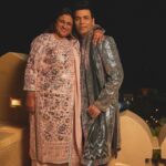 Karan Johar Instagram - Hum Saath Saath hai….#sidkiarakishaadi @putlu @aartishetty @bindraamritpal @pooja__shetty @shabskofficial @tanghavri @shahidkapoor @mira.kapoor thank u for being so patient @sheldon.santos ❤️❤️❤️