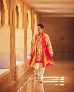 Karan Johar Instagram - It was such a warm and intimate shaadi…. And it was the most fun to dress for mere do yaars ki shaadi! Blessings to Sid and Kiara and so much love to the maverick magician and marvellous @manishmalhotra05 @manishmalhotraworld for not only outdoing himself for the bride and groom but also giving me the most gorgeous ensembles to celebrate the loving couple!!!! Manish you’re the best! Love you!!! Styled by @ekalakhani managed by @len5bm 📷 @sheldon.santos