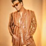 Karan Johar Instagram - Thank you @graziaindia for giving me the OG MAXIMILIST award! Go max or go home ! Only way to be!! In @goyalkanika styled by @ekalakhani make up @paresh_kalgutkar hair by @darshanyewalekar 📷 @sheldon.santos managed by @len5bm