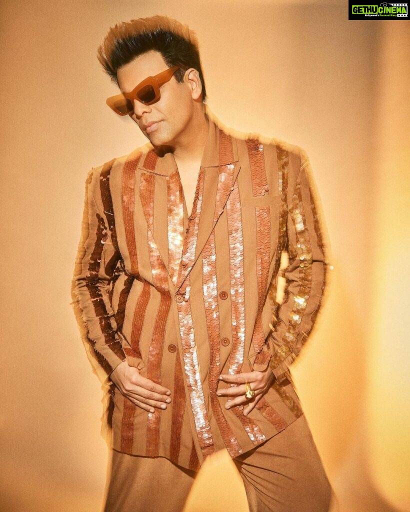 Karan Johar Instagram - Thank you @graziaindia for giving me the OG MAXIMILIST award! Go max or go home ! Only way to be!! In @goyalkanika styled by @ekalakhani make up @paresh_kalgutkar hair by @darshanyewalekar 📷 @sheldon.santos managed by @len5bm