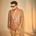 Karan Johar Instagram - Thank you @graziaindia for giving me the OG MAXIMILIST award! Go max or go home ! Only way to be!! In @goyalkanika styled by @ekalakhani make up @paresh_kalgutkar hair by @darshanyewalekar 📷 @sheldon.santos managed by @len5bm