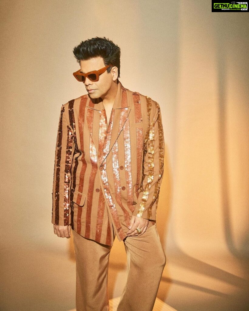 Karan Johar Instagram - Thank you @graziaindia for giving me the OG MAXIMILIST award! Go max or go home ! Only way to be!! In @goyalkanika styled by @ekalakhani make up @paresh_kalgutkar hair by @darshanyewalekar 📷 @sheldon.santos managed by @len5bm