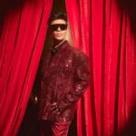 Karan Johar Instagram - It’s showtime!!!! In @dolcegabbana styled by @ekalakhani 📷 @sheldon.santos