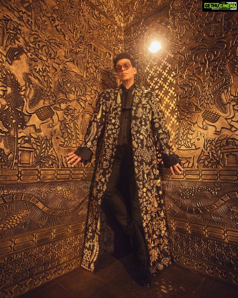 Karan Johar Instagram - The india Inspired celebration and the most stunning art exhibit this country has ever witnessed or curated…. @nmacc.india Wearing @rahulmishra_7 styled by @ekalakhani production design @amritamahalnakai hair @aalimhakim make up @paresh_kalgutkar 📷 @sheldon.santos