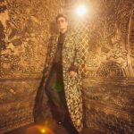 Karan Johar Instagram – The india Inspired celebration and the most stunning art exhibit this country has ever witnessed or curated…. @nmacc.india 
Wearing @rahulmishra_7 styled by @ekalakhani production design @amritamahalnakai hair @aalimhakim make up @paresh_kalgutkar 📷 @sheldon.santos
