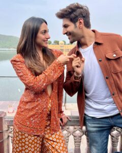 Kartik Aaryan Instagram - Pakka ? Sau Takka !! 
SatyaPrem की Katha 
5 days to go 🤍