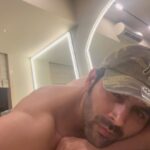 Kartik Aaryan Instagram - #Naseebse mila jo ye tera saath hai..Har pal mere hothon pe teri hi baat ho .. Aapki life mein bhi aisa koi hai ? #SatyaPremKiKatha