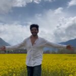 Kartik Aaryan Instagram - Kal sab whistle maarte hai at 11.11 Am 🎶 #NaseebSe 🤍 #SatyaPremKiKatha #29thJune