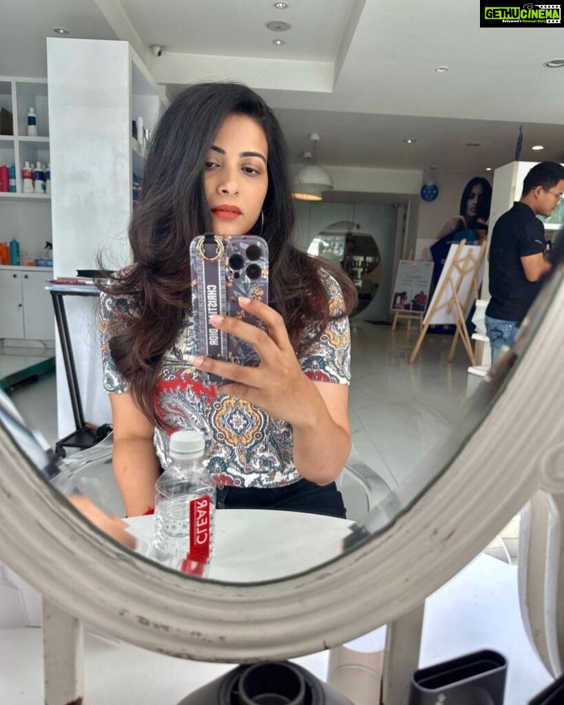 Kavya Shetty Instagram - Quick hair fix day 😇 Visited my favourite beauty destination @bodycraftspasalon last week! The day was filled with lots of hair consultations and relaxation. Would 💯 recommend Bodycraft Salon for its best and most professional beauty services. Follow them for more! #bodycraft #feelbeautiful #bangalore Bangalore, India