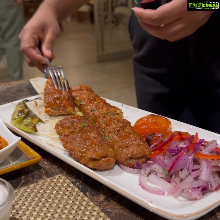Kavya Shetty Instagram - Modern Turkish cuisine at its best in @oz.kebapci NammaBengaluru at UB city . Loved the little showmanship thrown in as well. Must try dishes according to me are : Kibbeh, Bamya,Kalkan Kofte,Antep, Pilaf,Baklava #öz #modernturkishcuisine #ubcitybangalore Thank You @ebonyivorypr & @nidhi.agarwal84 for hosting me ❤😇 Bangalore, India