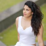 Kavya Shetty Instagram - 𝑺𝒖𝒎𝒎𝒆𝒓 𝑮𝒍𝒐𝒘 ☀️🤍 Click @snabhi Mua @hamsa_santosh Bangalore, India