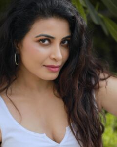 Kavya Shetty Instagram - 𝑺𝒖𝒎𝒎𝒆𝒓 𝑮𝒍𝒐𝒘 ☀️🤍

Click @snabhi 
Mua @hamsa_santosh
