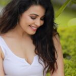 Kavya Shetty Instagram - 𝑺𝒖𝒎𝒎𝒆𝒓 𝑮𝒍𝒐𝒘 ☀️🤍 Click @snabhi Mua @hamsa_santosh Bangalore, India