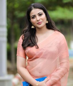 Kavya Shetty Instagram - Picky but can’t pick 🫶🏻

 @suvikastudio @f.o.x.y_makeup_studio @__24_frames