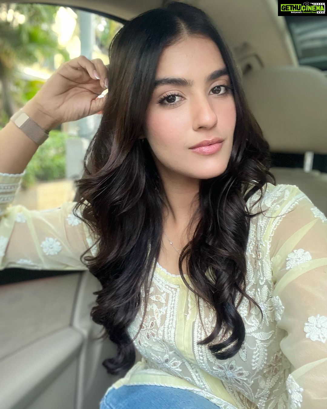 Kavya Thapar Instagram - Pov : I wish you good morning everyday ☀️ #cutevibesonly #loveovereverything India