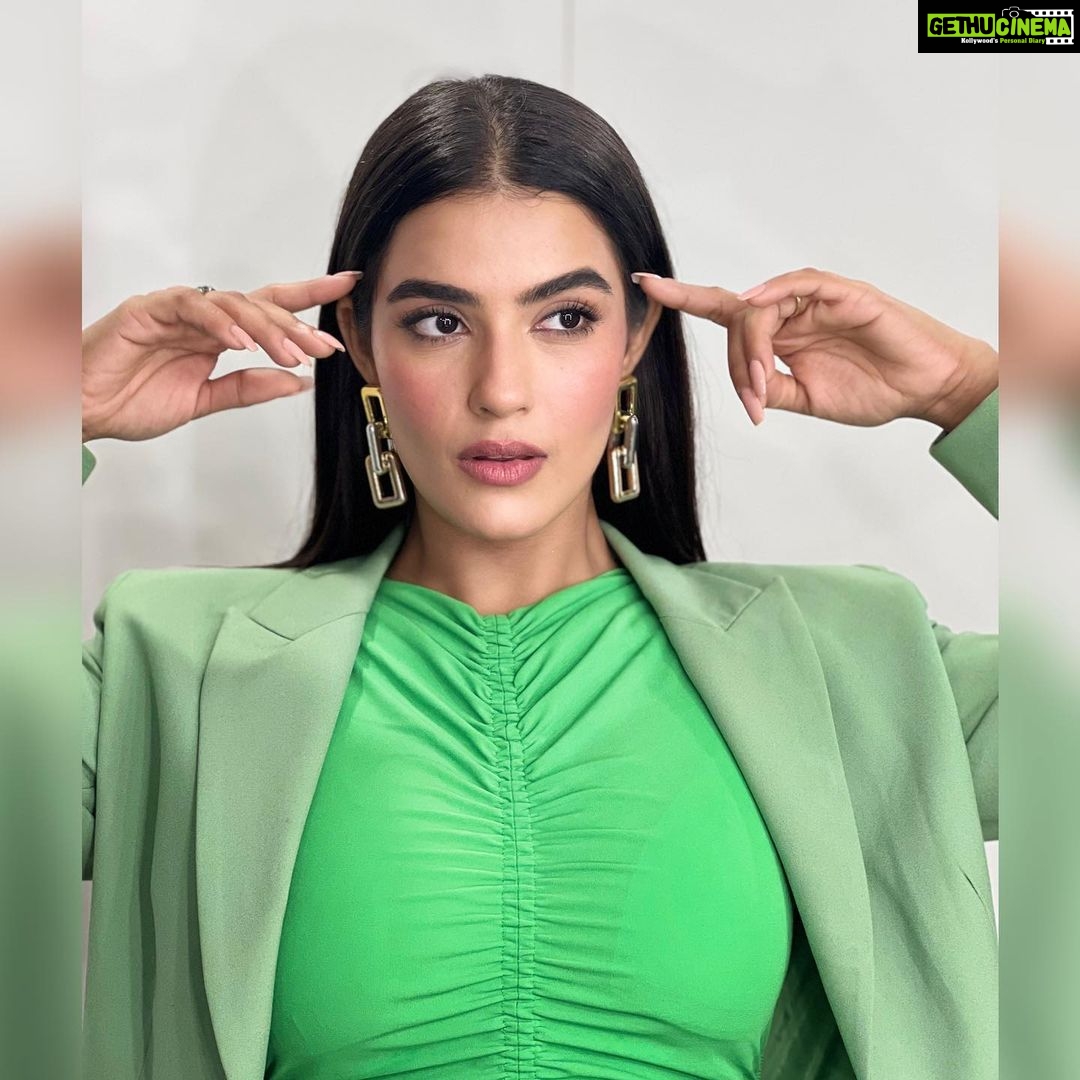Kavya Thapar Instagram - Since Christmas is around the corner, thought Iād give you some Grinch vibes ššš¹š India