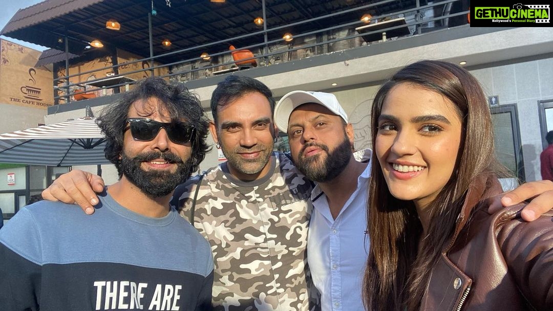 Kavya Thapar Instagram - CAT on @netflix_in on 9th December‼️ With the best @balwindersinghjanjua @daksshajitsingh @manishgulati10 my catty men ! 😼😸 Amritsar, Punjab
