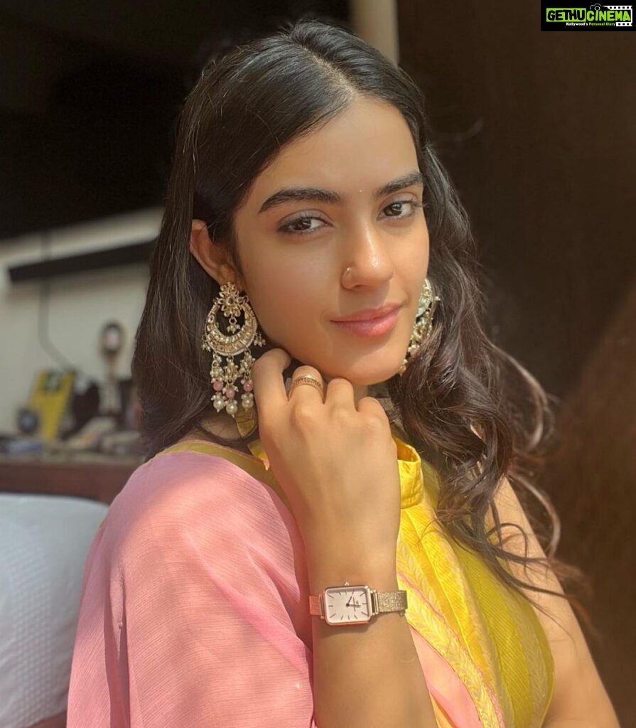 Kavya Thapar Instagram - Another day, another festive outfit; Ft. @danielwellington watch 😍 Check out their exciting sale of up to 30% off and use my code “KAVYA15” to get an extra 15% off on their website. ✨🪔 #ad #dwindia #danielwellington #DWali India